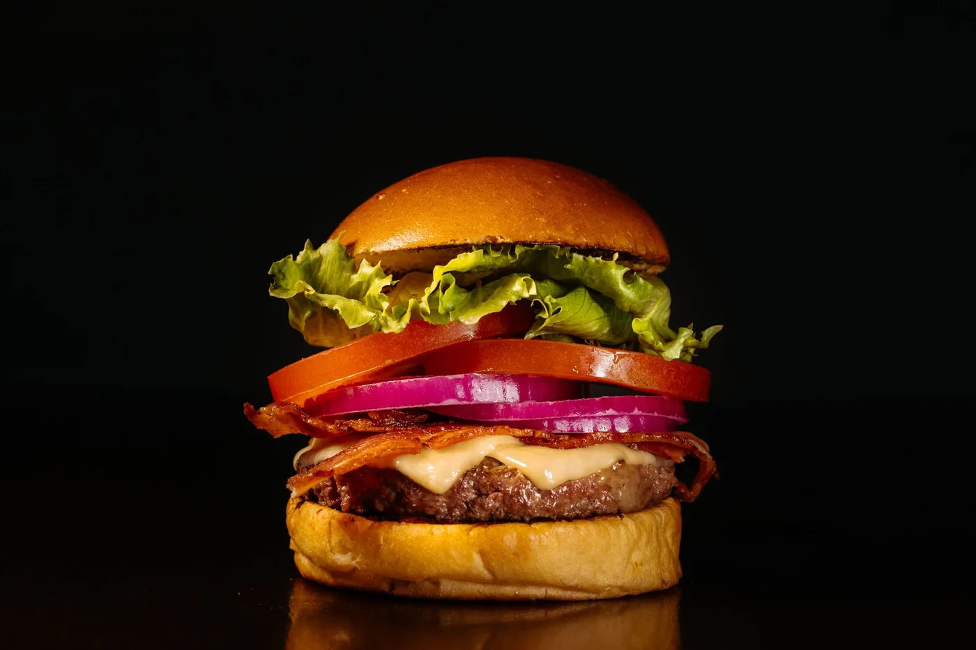 Smash burger Le Hennuyer, spécialité Hainaut — L'hommage végétarien aux saveurs du Hainaut. Galette de légu…